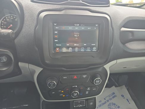 Used 2018 Jeep Renegade Latitude w/ Popular Equipment Group FWD image 27