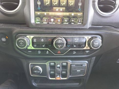 Used 2019 Jeep Wrangler Unlimited Sahara w/ Dual Top Group AWD/4WD image 59