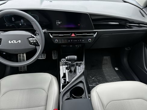 New 2025 Kia Niro EX Touring image 12