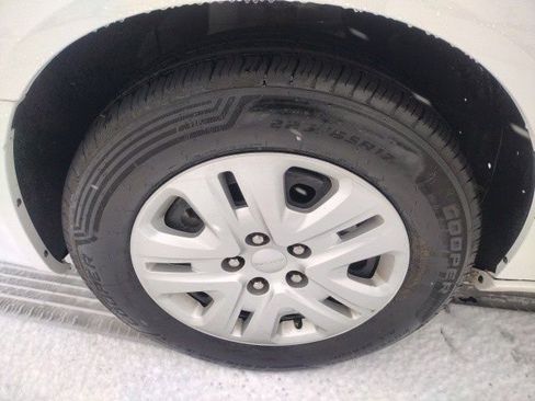 Used 2019 Dodge Grand Caravan SE w/ UConnect Hands-Free Group image 28