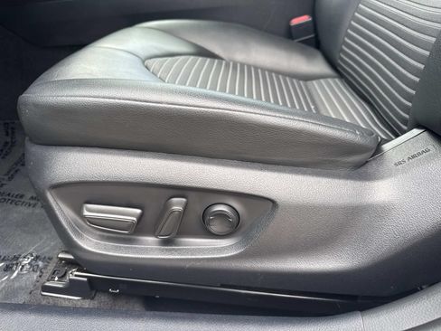 Used 2023 Toyota Camry SE FWD image 18
