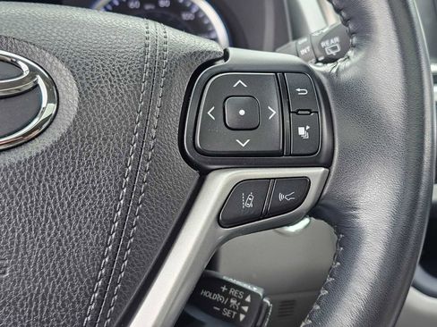 Used 2018 Toyota Highlander Limited image 32