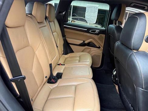 Used 2016 Porsche Cayenne AWD/4WD image 16