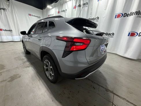 Used 2024 Chevrolet Trax LT w/ Driver Confidence Package FWD image 5