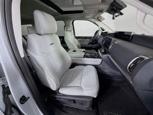 Used 2025 Ford Expedition Max Platinum AWD/4WD image 31
