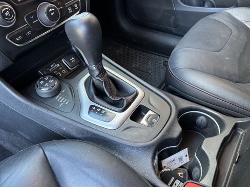 Used 2016 Jeep Cherokee Trailhawk image 23