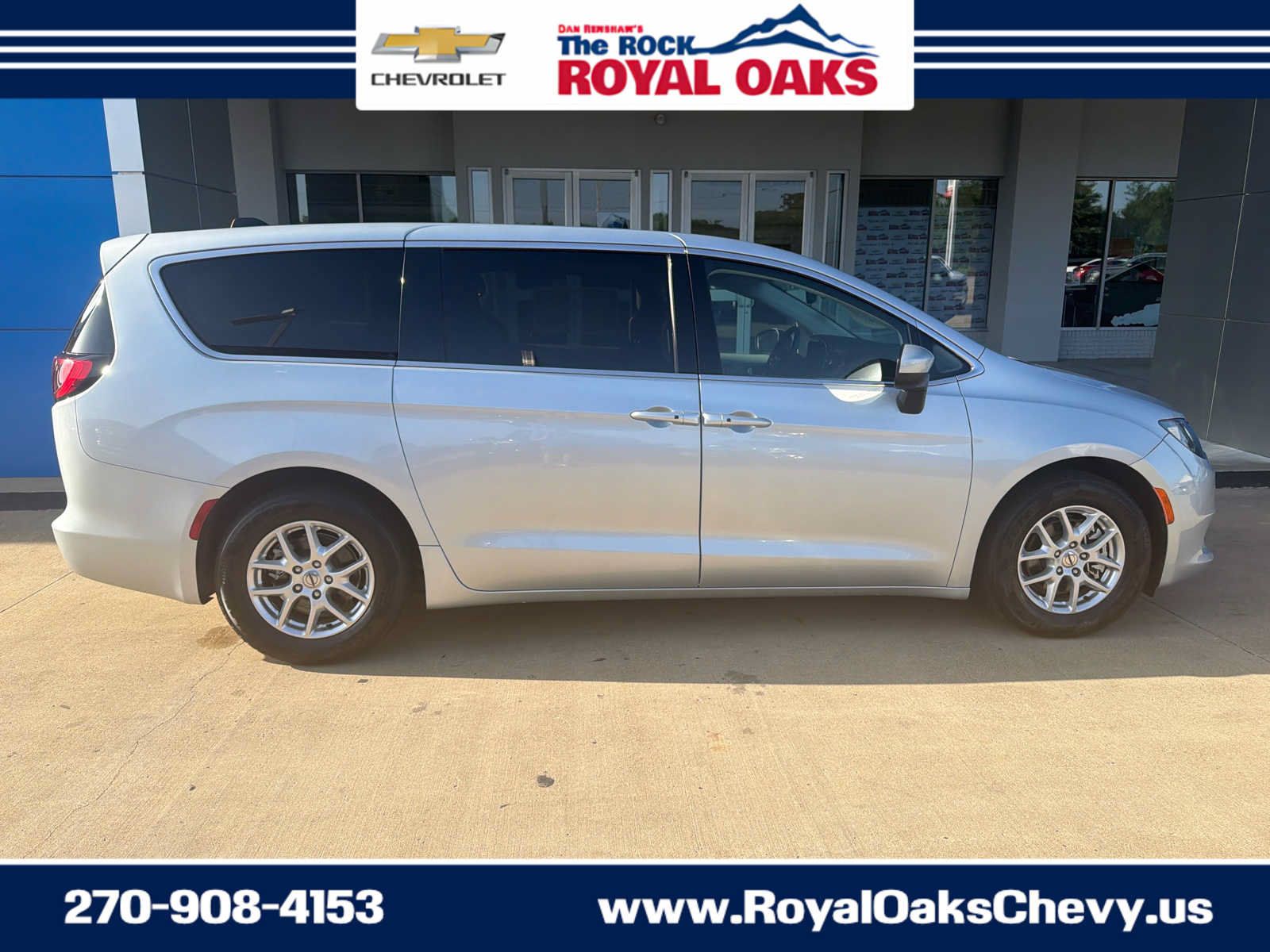 Used 2023 Chrysler Voyager LX FWD image 7