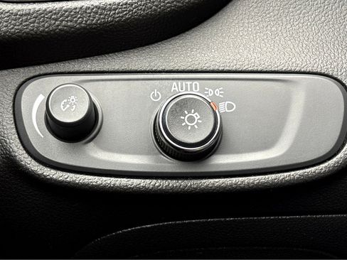 Used 2022 Chevrolet Trax LT w/ Driver Confidence Package image 10