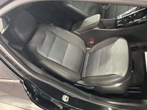 Used 2025 Chevrolet Trax LT FWD image 24