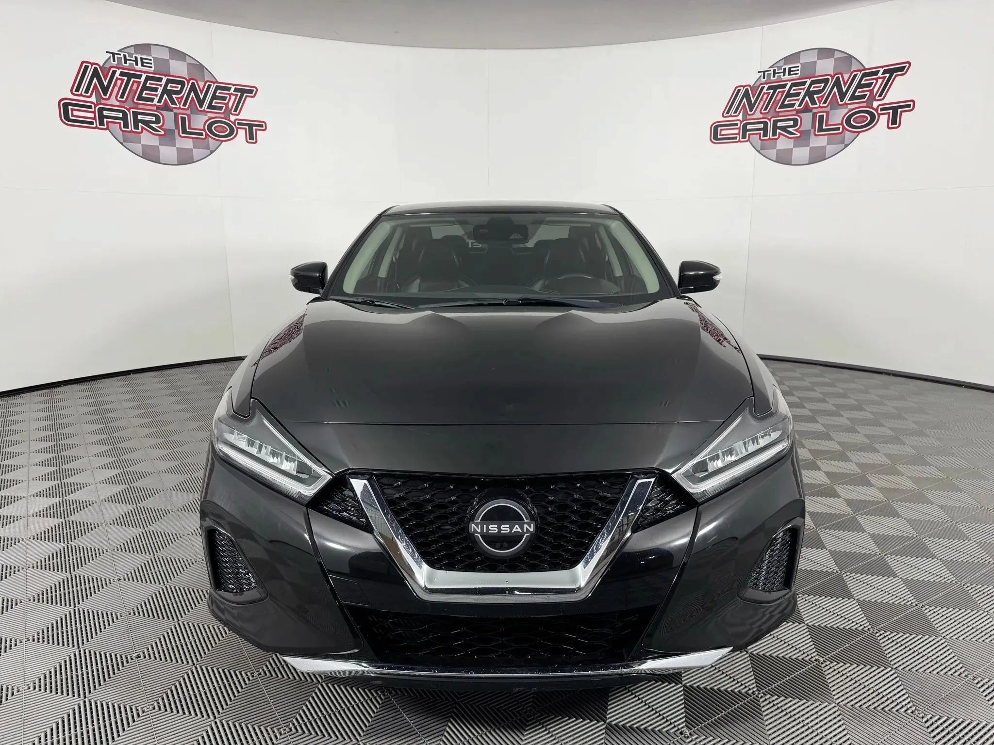 Used 2023 Nissan Maxima SV w/ Floor Mat Group FWD image 2