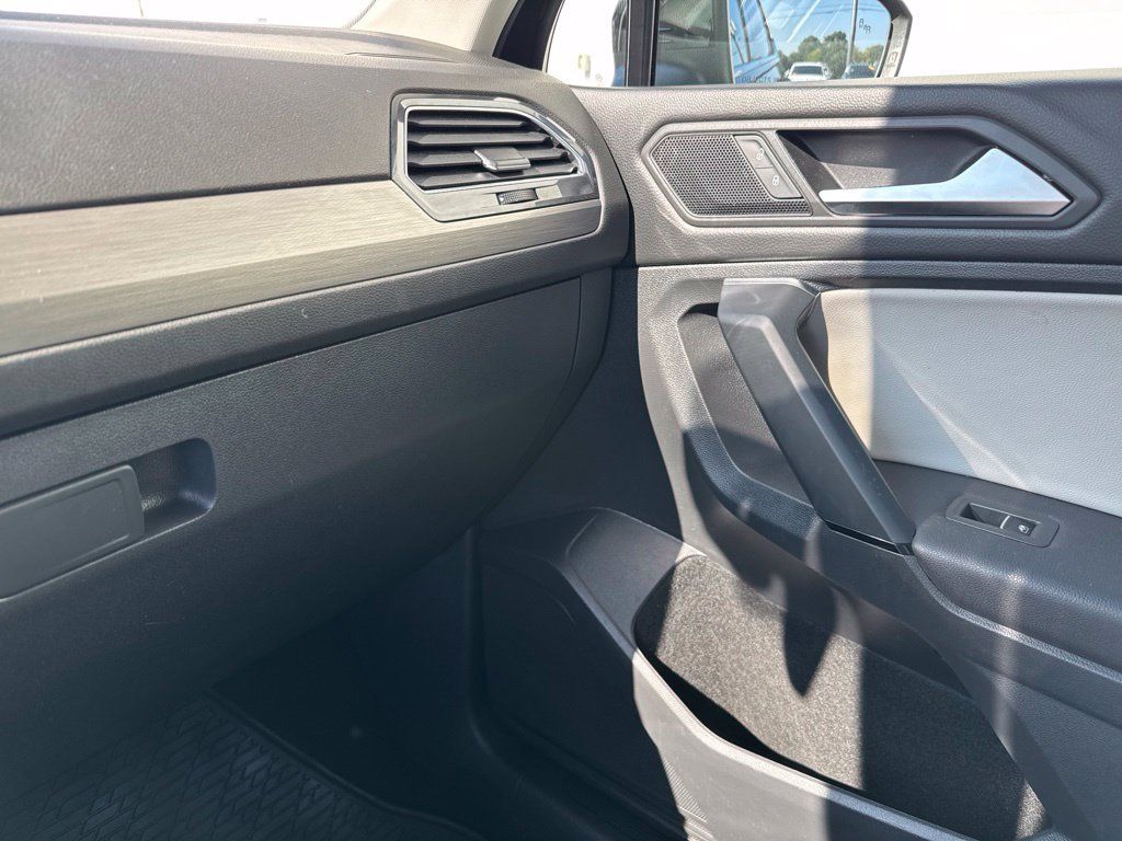 Used 2019 Volkswagen Tiguan SEL AWD/4WD image 27