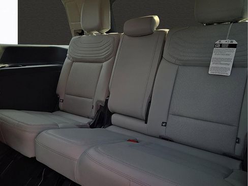 Used 2026 Ford Expedition Platinum w/ Platinum Ultimate Package AWD/4WD image 9
