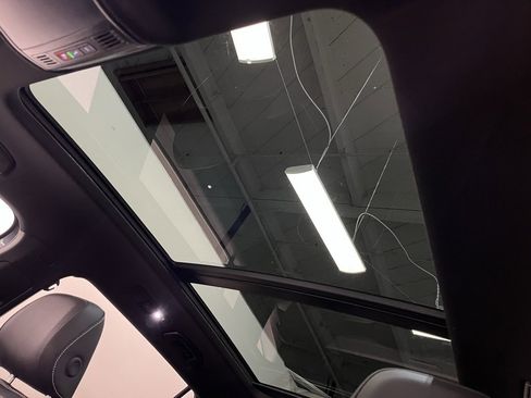 Used 2024 Volkswagen Tiguan SEL R-Line image 10