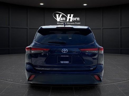 Used 2023 Toyota Highlander LE FWD image 6