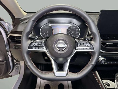 Used 2025 Nissan Altima 2.5 SR w/ SR Premium Package AWD/4WD image 23