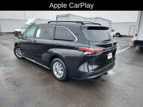 Used 2021 Toyota Sienna XLE image 5