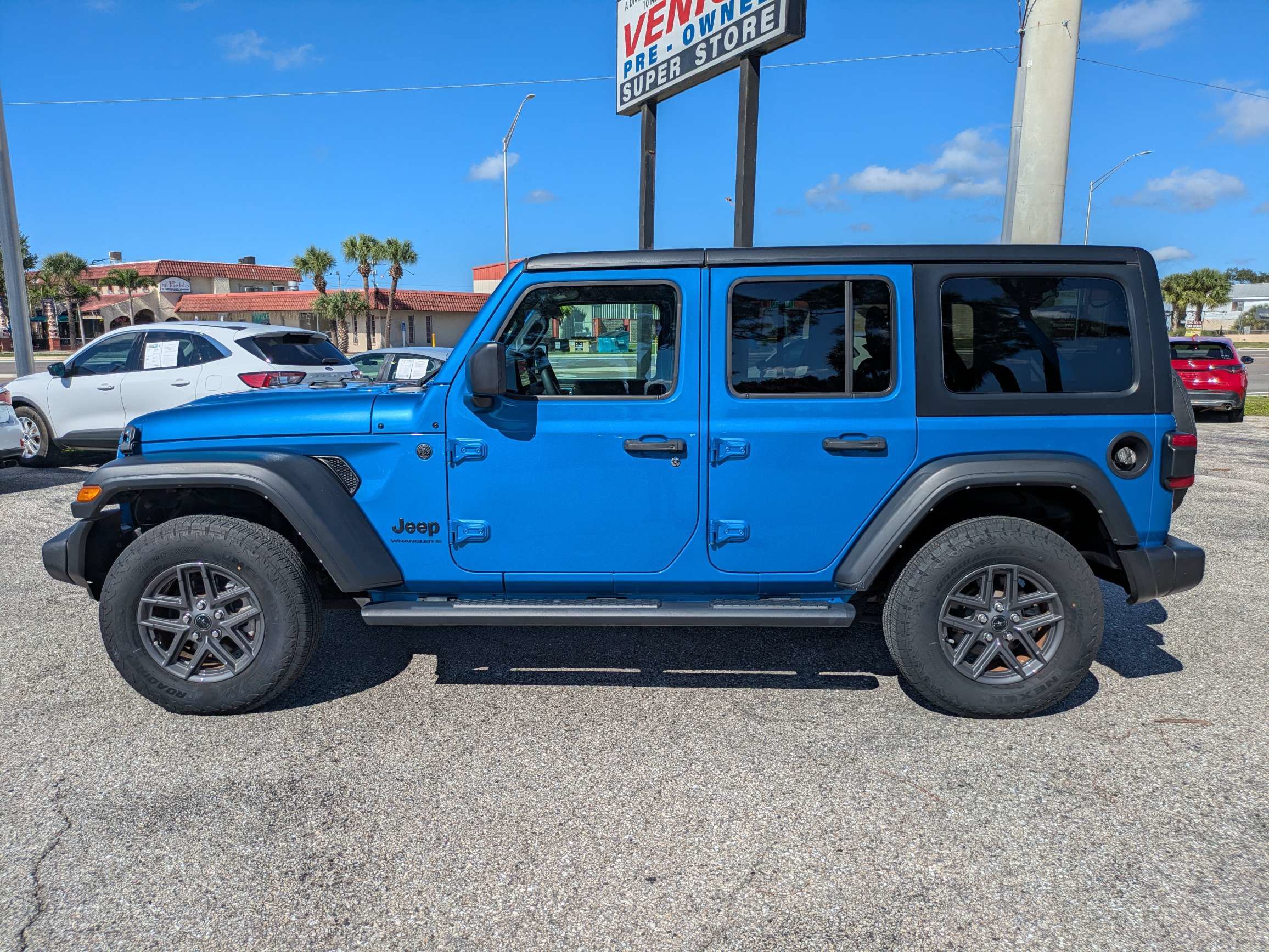 Used 2024 Jeep Wrangler Unlimited Sport AWD/4WD image 7