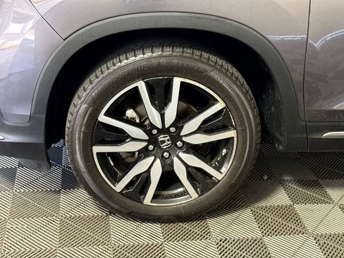 Used 2019 Honda Pilot Touring image 12