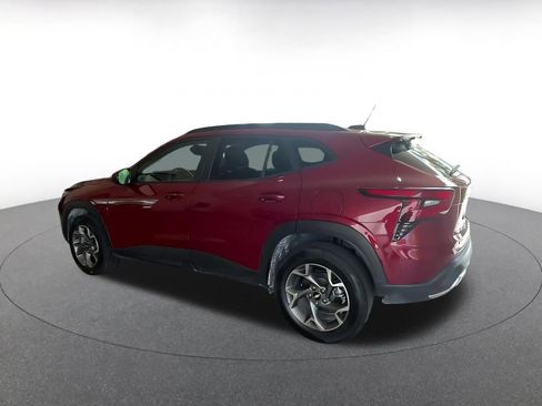 Used 2025 Chevrolet Trax LT w/ LT Convenience Package FWD image 10