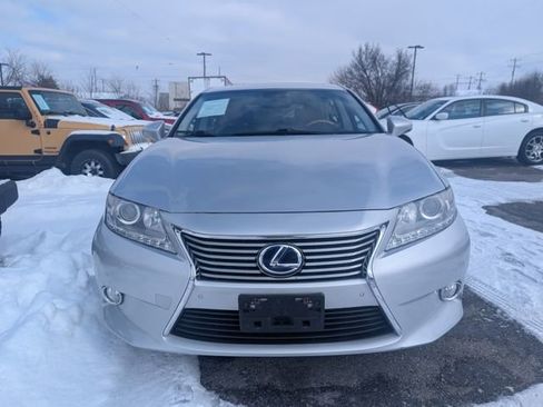 Used 2013 Lexus ES 300h w/ Luxury Pkg image 2