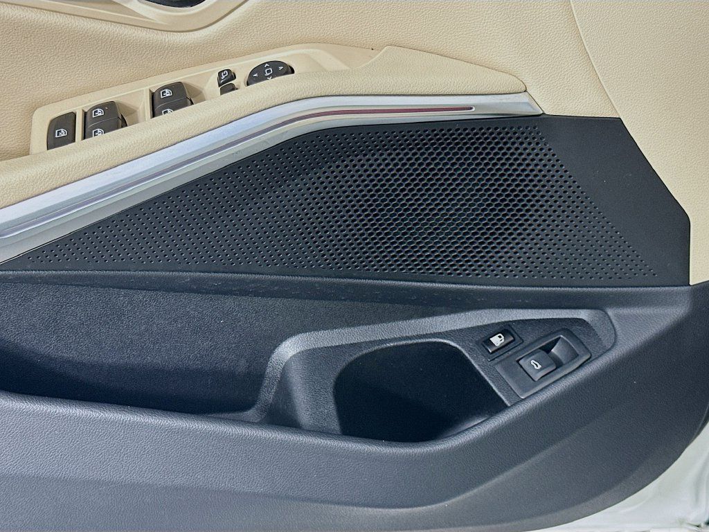 Used 2022 BMW 330e w/ M Sport Package RWD image 19