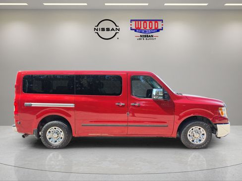 Used 2017 Nissan NV 3500 SL RWD image 2