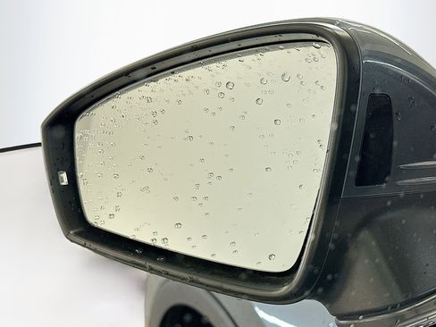 Used 2020 Volkswagen Tiguan SE w/ Panoramic Sunroof Package image 16