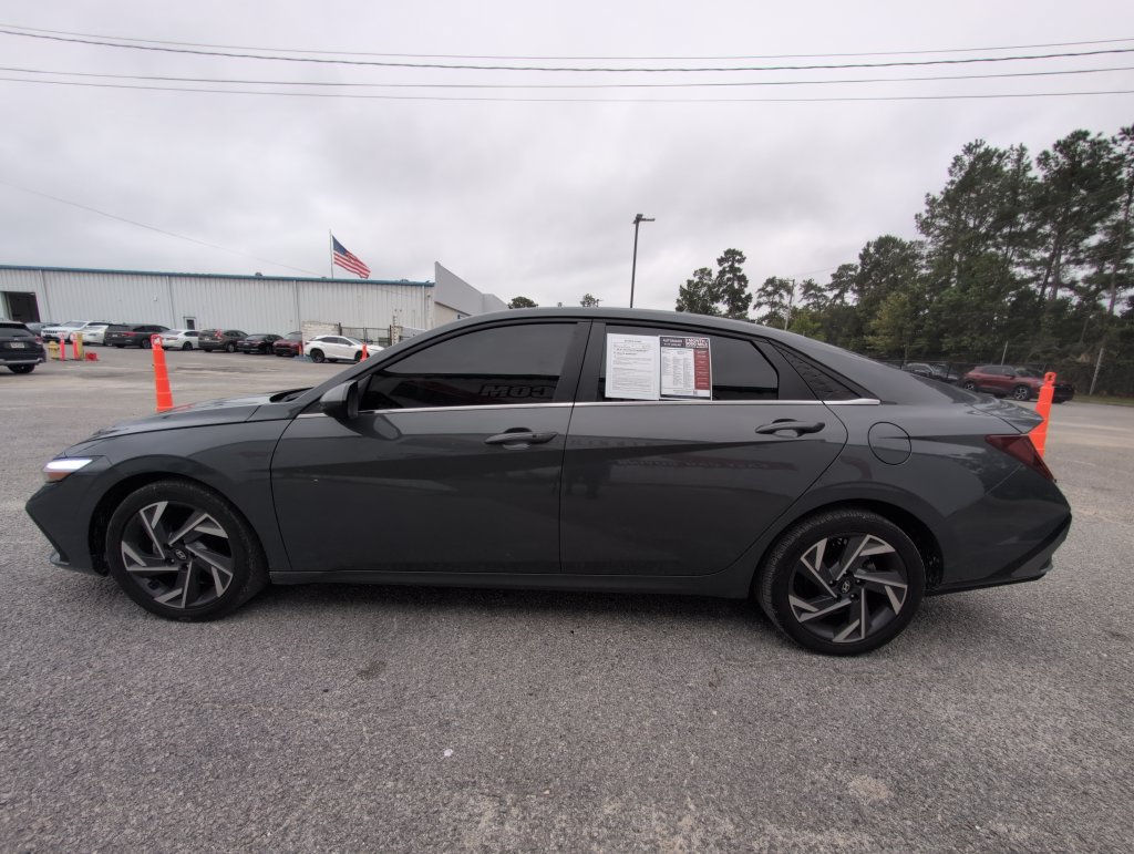 Used 2025 Hyundai Elantra SEL FWD image 5
