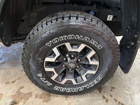 Used 2022 Toyota Tacoma TRD Off-Road image 8