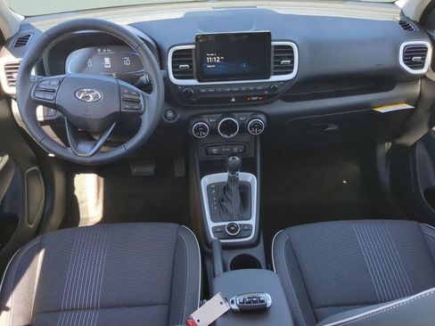 New 2025 Hyundai Venue Limited image 11