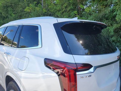 New 2025 Cadillac XT6 Luxury image 13
