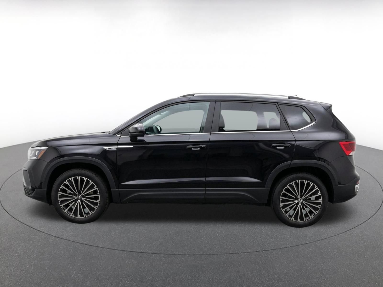Used 2026 Volkswagen Taos SE FWD image 10