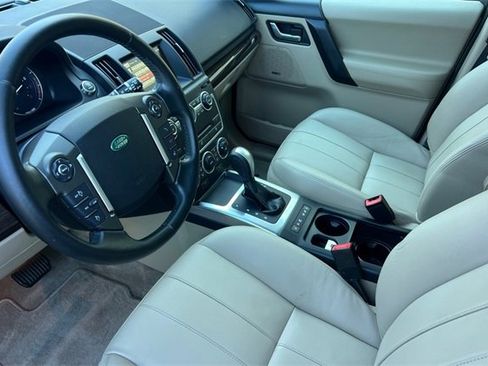 Used 2015 Land Rover LR2 HSE image 10