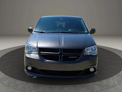 Used 2018 Dodge Grand Caravan GT FWD image 2