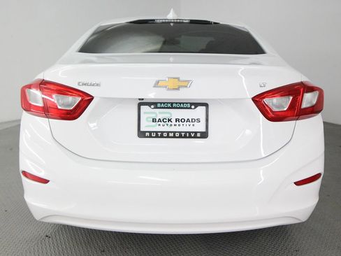 Used 2017 Chevrolet Cruze LT w/ Convenience Package FWD image 8