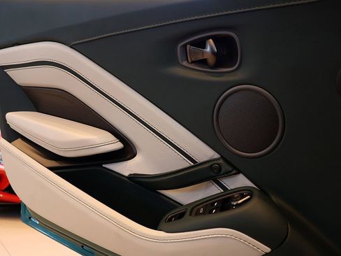 Used 2023 Aston Martin V12 Vantage Roadster RWD image 35