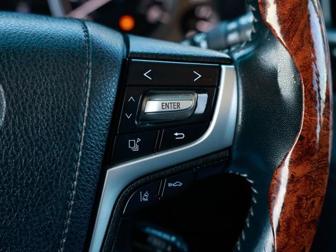 Used 2017 Toyota Land Cruiser image 35