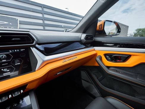 Used 2025 Lamborghini Urus SE image 79