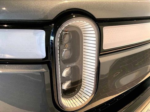 Used 2023 Rivian R1S Adventure image 15