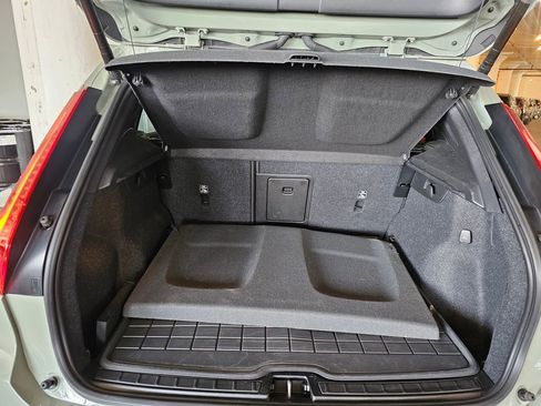 Certified 2023 Volvo XC40 B5 Plus w/ Protection Package Premier AWD/4WD image 7