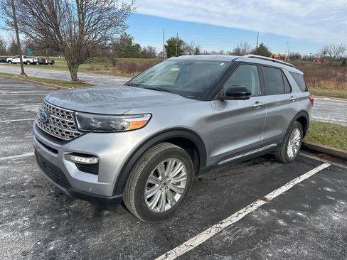 Used 2022 Ford Explorer Limited w/ Limited Technology Package image 2