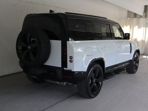 Used 2025 Land Rover Defender 110 X-Dynamic SE AWD/4WD image 8
