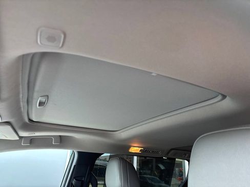 Used 2025 Toyota Sienna XLE FWD image 22