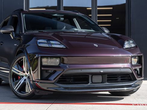 Certified 2024 Porsche Macan Turbo Electric AWD/4WD image 9