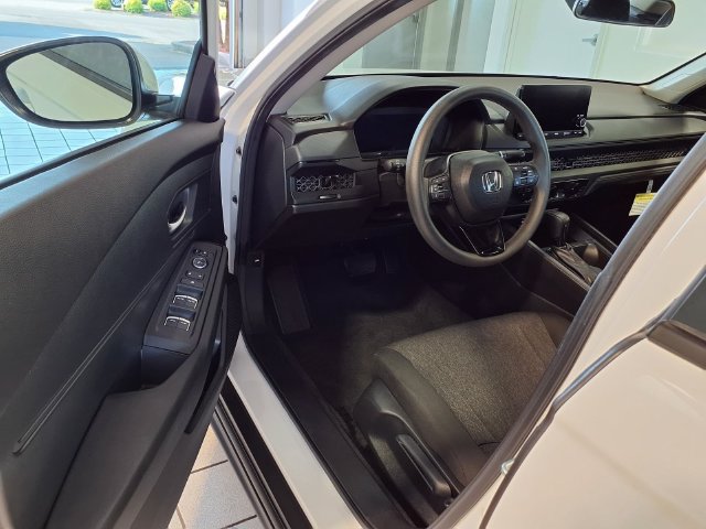 Certified 2025 Honda Accord LX image 6