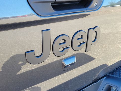 Used 2024 Jeep Gladiator Sport image 35