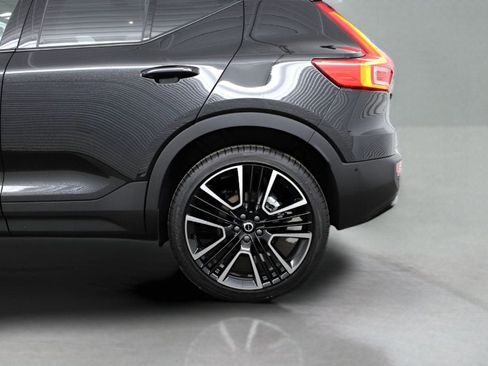 New 2026 Volvo XC40 B5 Ultra w/ Protection Package Premier image 17