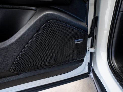 Used 2023 Porsche Cayenne Platinum Edition image 32