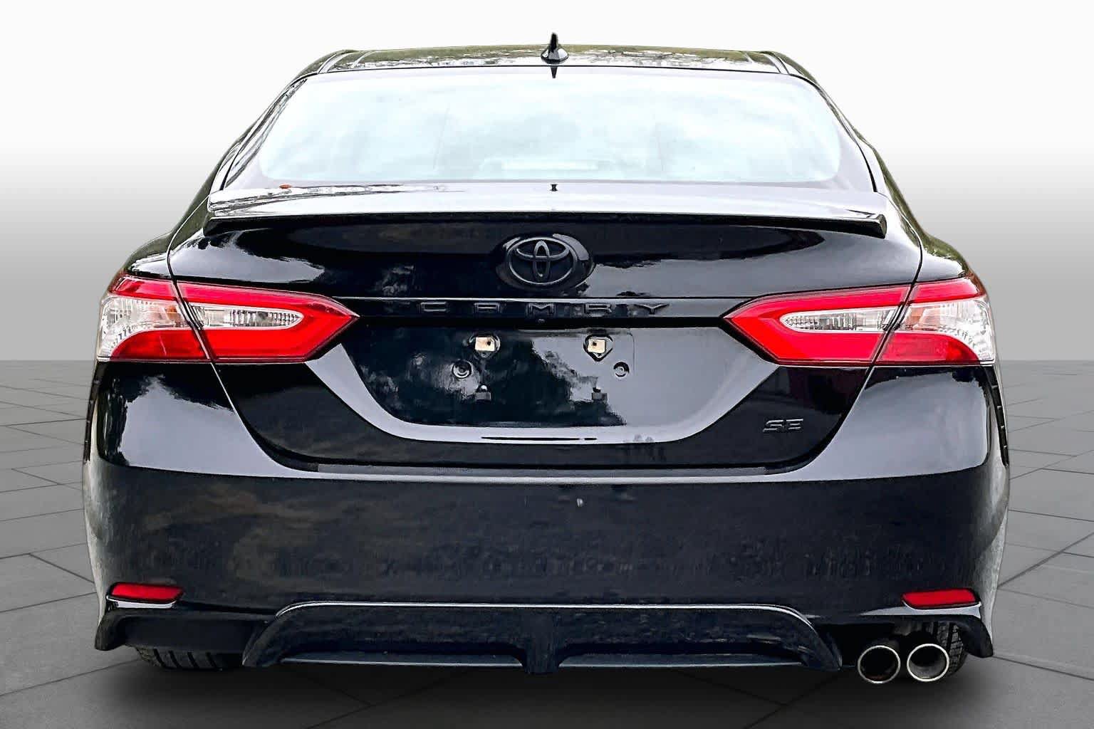 Used 2020 Toyota Camry SE w/ Convenience Package FWD image 5