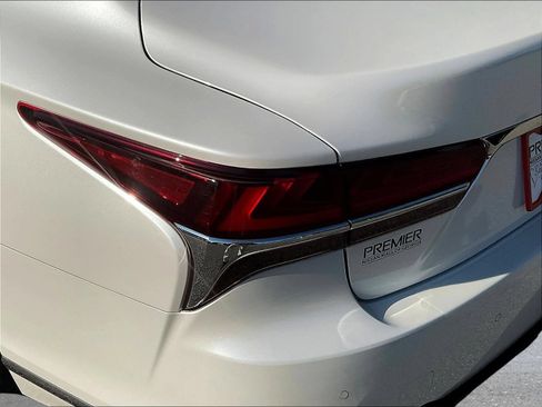 Used 2020 Lexus LS 500 w/ Accessory Package (Z2) RWD image 19